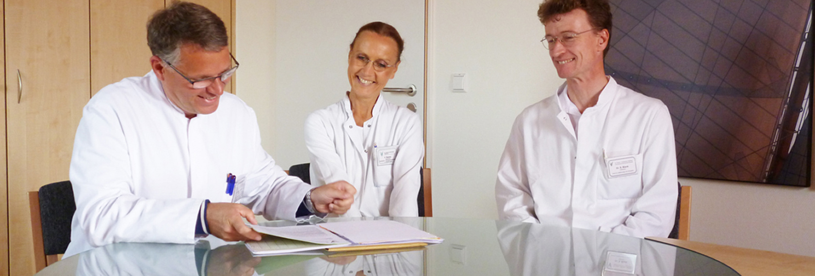 es finden regelmäßig Besprechungen der Ärzte in der Handchirurgie statt