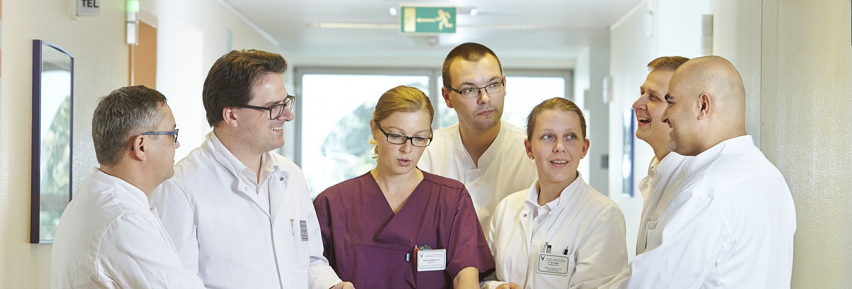 Es finden täglich Visiten in einem Team aus Ärzten und Pflegepersonal statt