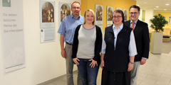 Ausstellung zum Thema Barmherzigkeit im Krankenhaus mit dem Architekten Hr. Günther, Mitarbeiterin Marketing Fr. Fleischer,  Ordensschwester Katharina Mock und Hauptgeschäftsführer Dr. Düllings  